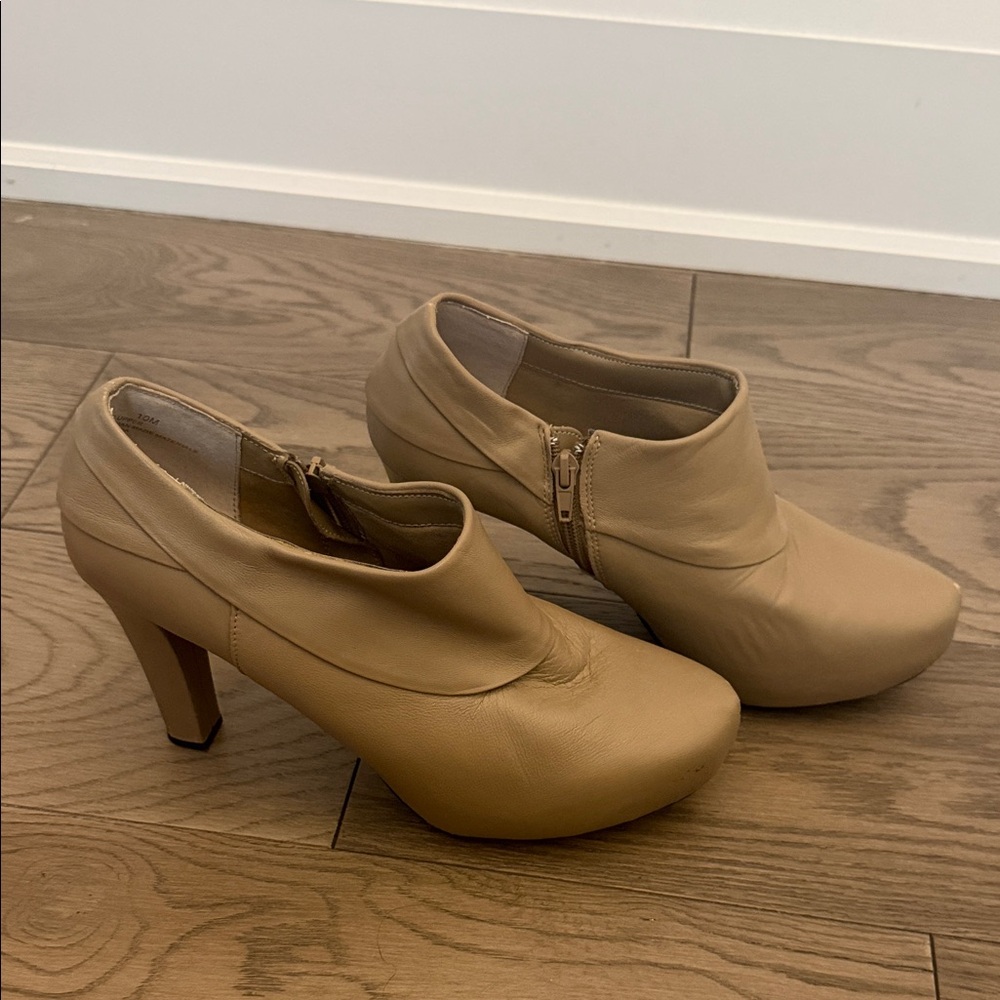 Elegant Tan Women's Heeled Shoes